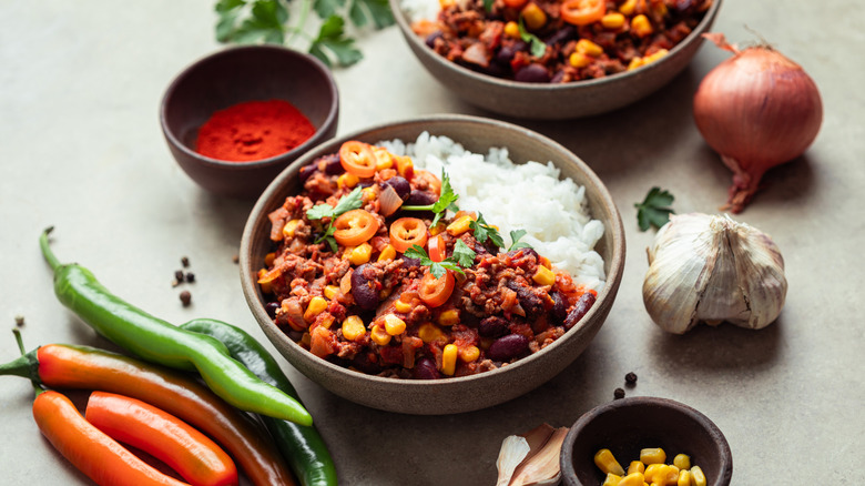 Assembled beef bowl