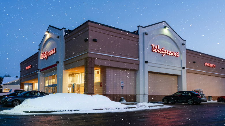 A large Walgreens location during a snowy day in Illinois
