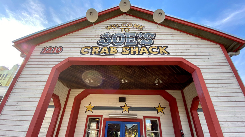 An exterior entrance to Joe's Crab Shack restaurant on a sunny day