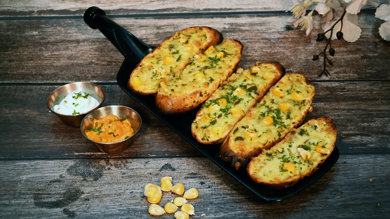 A tray of cheesy garlic bread that was broiled