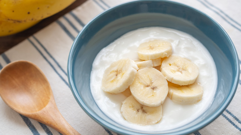 Yogurt with banana slices