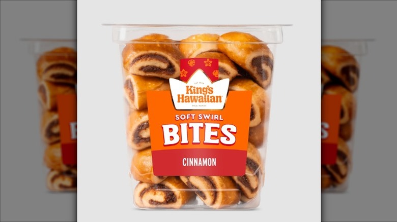 King's Hawaiian Soft Swirl Cinnamon Bites in a clear plastic tub