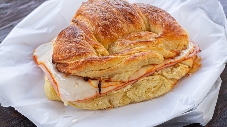 Croissant sandwich