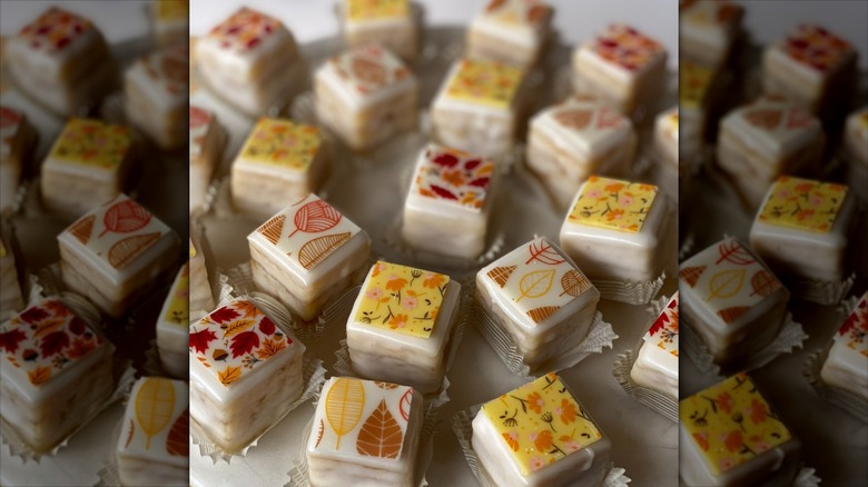 Petit fours