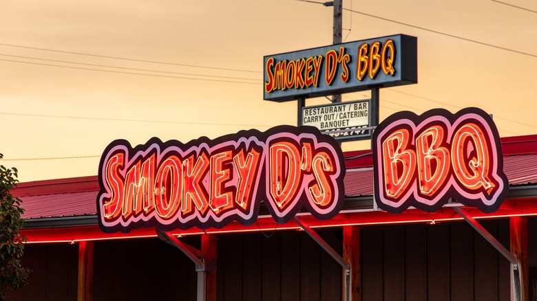 Smokey D's signage