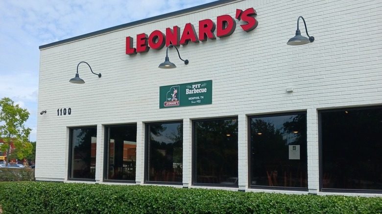 Leonard's Pit BBQ facade