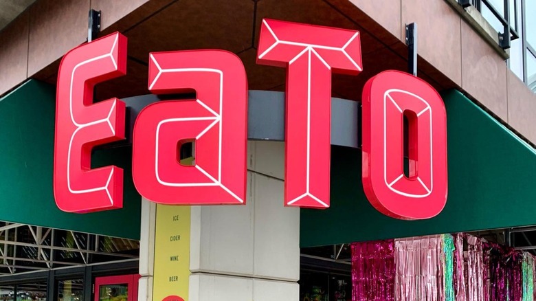EaTo entrance sign