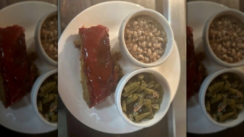 Meatloaf with sides of black eyed peas and green beans