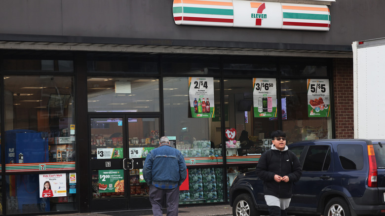 7-Eleven storefront in New York in daytime.