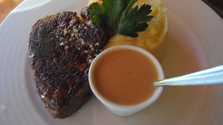 French filet de romsteck with mashed potatoes and sauce