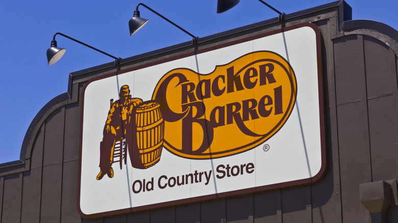 cracker barrel exterior