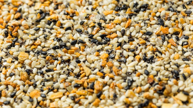 everything bagel seasoning components