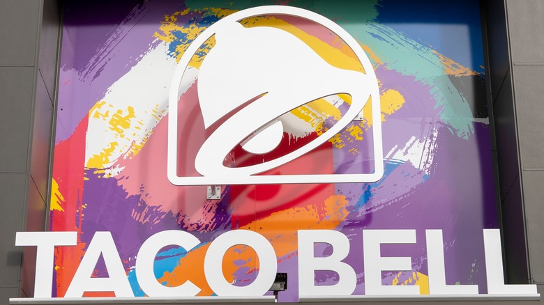 Taco Bell sign