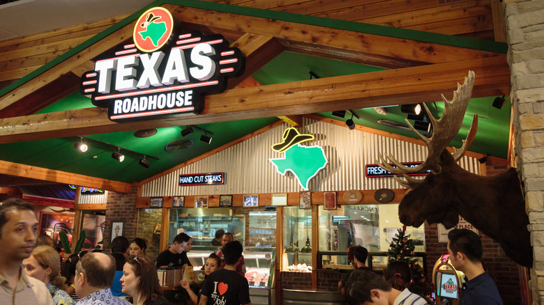 The interior of a Texas Roadhouse location