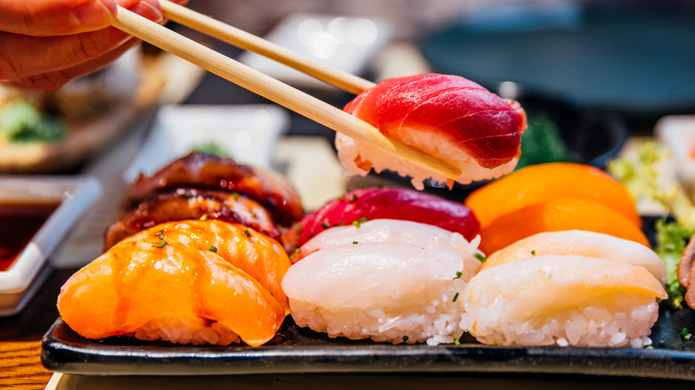 A plate of nigiri with assorted fish