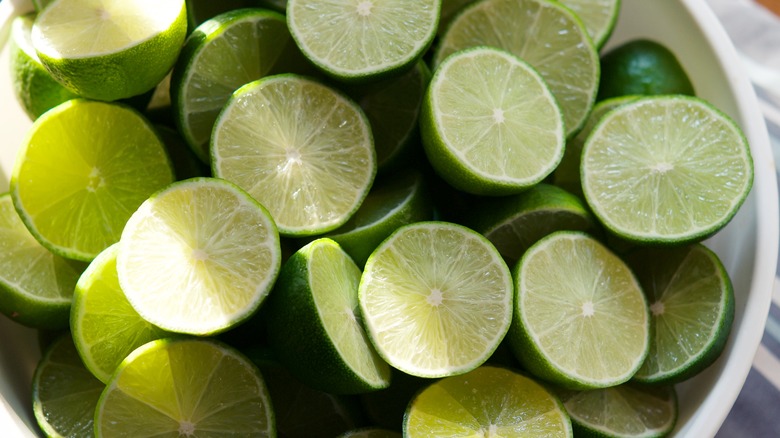 Sliced limes in a bowl