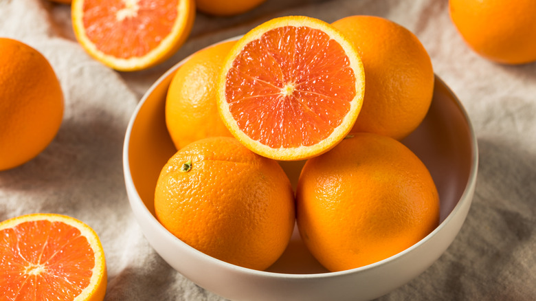 a bowl of Cara Cara oranges