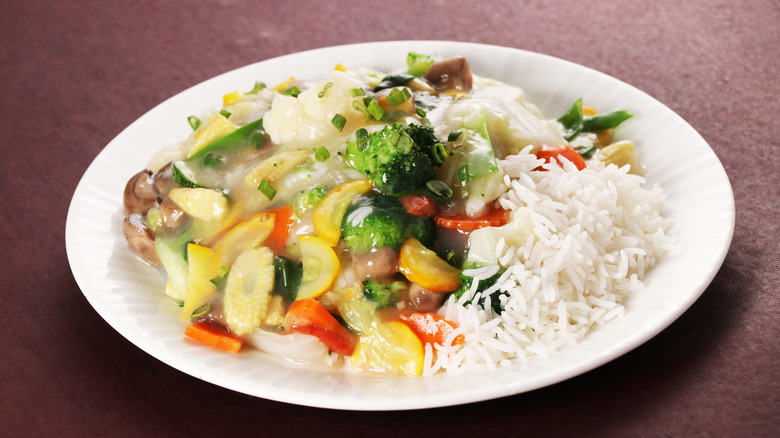 A plate of vegetable chop suey served with white rice