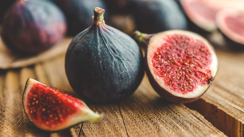 Fig fruit whole and cut in half