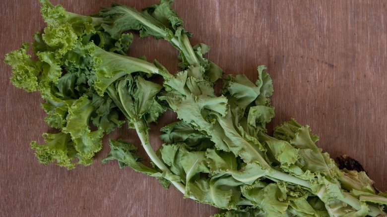 You Can Still Use Wilted Greens In Your Salad If You Take This Leaf-Saving Step