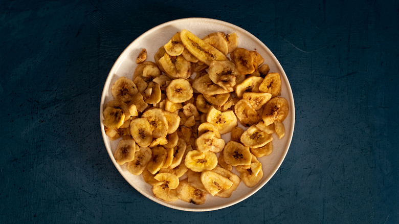 Dried banana chips