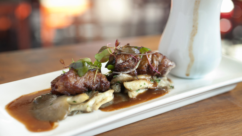 Browned sweetbreads with mushrooms