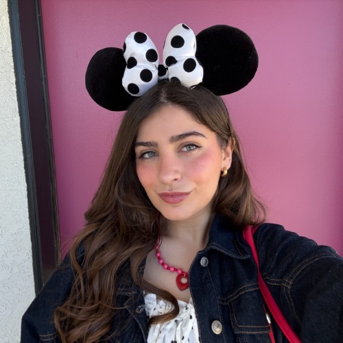Photo of Chloë James
